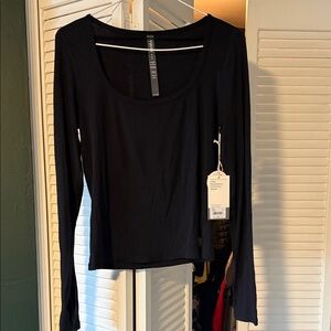 Vuori Long Sleeve Cove Ultra Scoop Top - Black - Medium - NWT